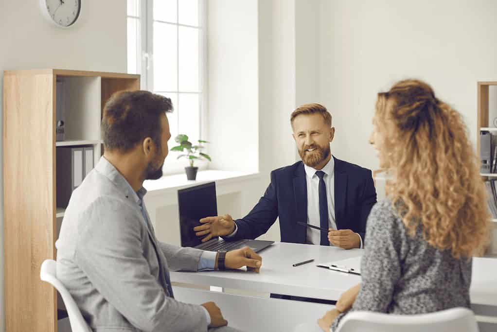 How to become a commercial mortgage broker
